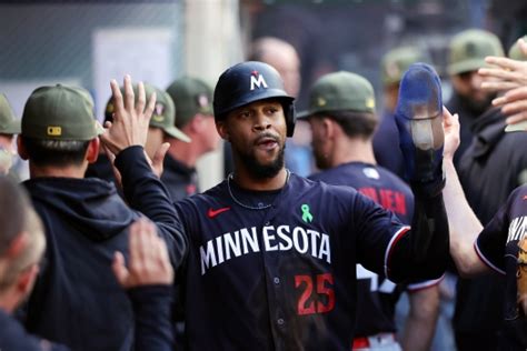 Byron Buxton leaves early with tightness around knee as Twins oust Angels